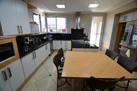Casa de condomínio à venda com 480m², 4 quartos e 6 vagasCozinha