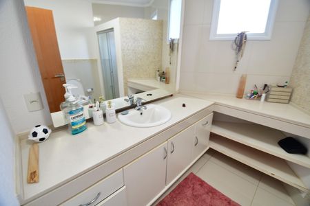 Casa de condomínio à venda com 480m², 4 quartos e 6 vagasBanheiro Suíte