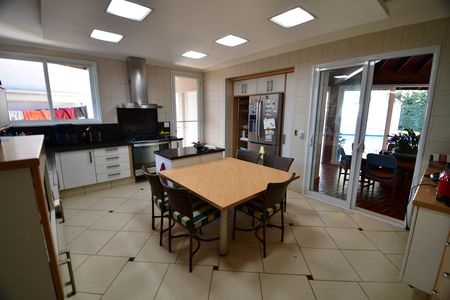 Casa de condomínio à venda com 480m², 4 quartos e 6 vagasCozinha
