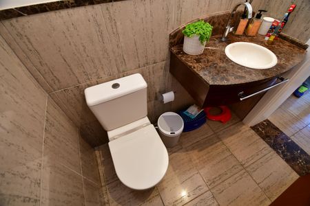 Casa de condomínio à venda com 480m², 4 quartos e 6 vagasLavabo