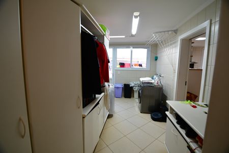 Casa de condomínio à venda com 480m², 4 quartos e 6 vagasÁrea de Serviço