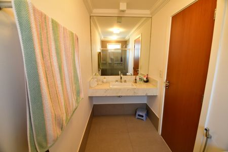 Casa de condomínio à venda com 480m², 4 quartos e 6 vagasBanheiro Suíte