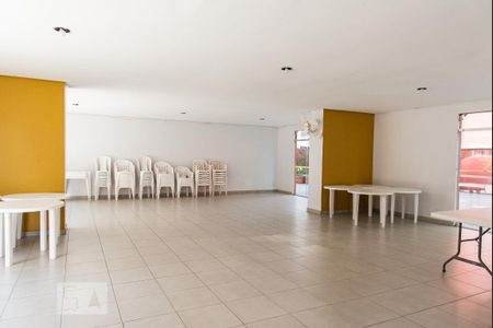 Apartamento para alugar com 44m², 2 quartos e 1 vaga Apartamento para alugar com 44m², 2 quartos e 1 vagaÁrea comum - Salão de festas