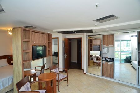 Sala de apartamento para alugar com 1 quarto, 58m² em Barra da Tijuca, Rio de Janeiro