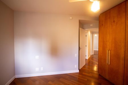 Apartamento à venda com 124m², 3 quartos e 2 vagasQuarto 3 - Suíte