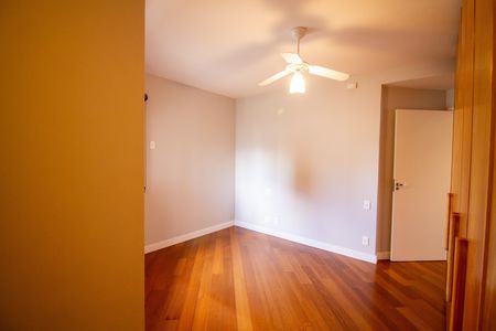 Apartamento à venda com 124m², 3 quartos e 2 vagasQuarto 3 - Suíte