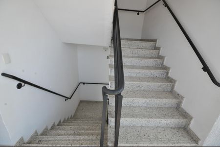 Apartamento à venda com 61m², 2 quartos e 1 vagaEscada