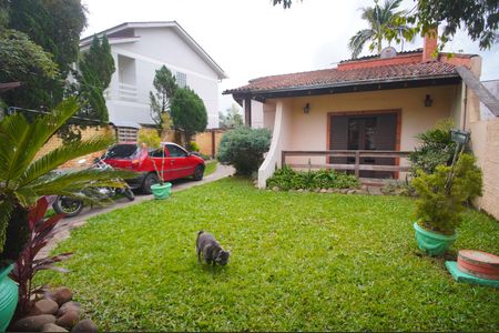 Casa à venda com 208m², 4 quartos e 2 vagasQuintal