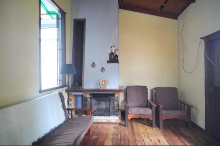 Casa à venda com 208m², 4 quartos e 2 vagassala 2
