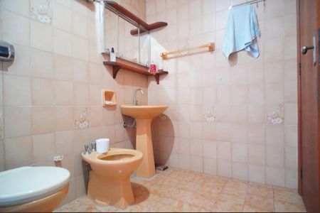 Casa à venda com 208m², 4 quartos e 2 vagasBanheiro 2