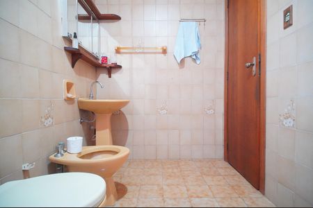 Casa à venda com 208m², 4 quartos e 2 vagasBanheiro 2