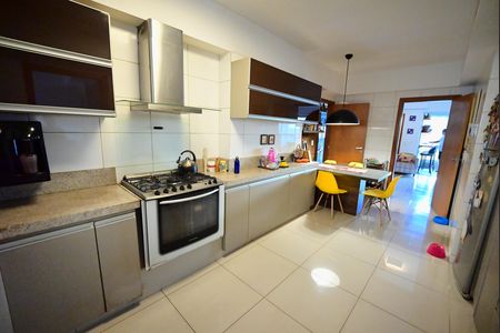 Apartamento à venda com 162m², 4 quartos e 3 vagas