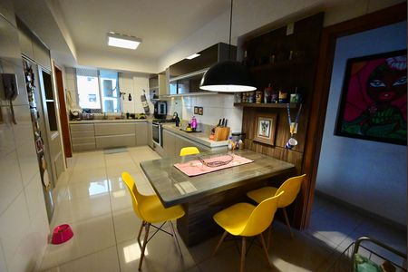 Apartamento à venda com 162m², 4 quartos e 3 vagas