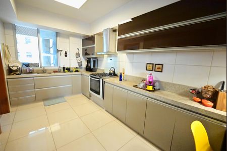 Apartamento à venda com 162m², 4 quartos e 3 vagas