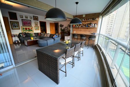 Apartamento à venda com 162m², 4 quartos e 3 vagas