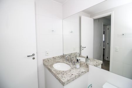Apartamento para alugar com 57m², 2 quartos e 1 vaga Apartamento para alugar com 57m², 2 quartos e 1 vagaBanheiro da Suíte