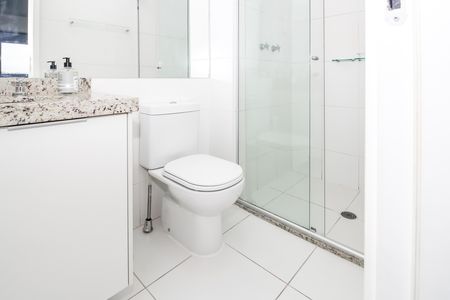 Apartamento para alugar com 57m², 2 quartos e 1 vaga Apartamento para alugar com 57m², 2 quartos e 1 vagaBanheiro da Suíte