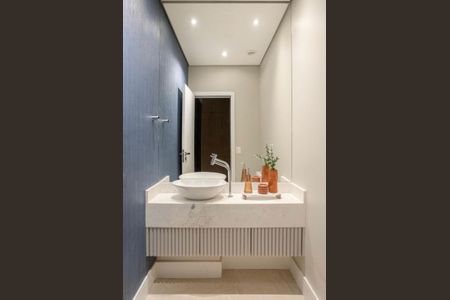 Casa de condomínio à venda com 593m², 4 quartos e 4 vagas Casa de condomínio à venda com 593m², 4 quartos e 4 vagasBanheiro