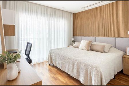 Casa de condomínio à venda com 593m², 4 quartos e 4 vagas Casa de condomínio à venda com 593m², 4 quartos e 4 vagasQuarto