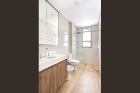 Casa de condomínio à venda com 593m², 4 quartos e 4 vagas Casa de condomínio à venda com 593m², 4 quartos e 4 vagasBanheiro