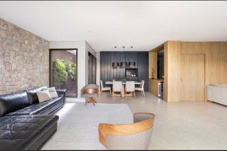 Casa de condomínio à venda com 593m², 4 quartos e 4 vagas Casa de condomínio à venda com 593m², 4 quartos e 4 vagasSala
