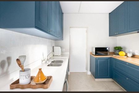 Casa de condomínio à venda com 593m², 4 quartos e 4 vagas Casa de condomínio à venda com 593m², 4 quartos e 4 vagasCozinha