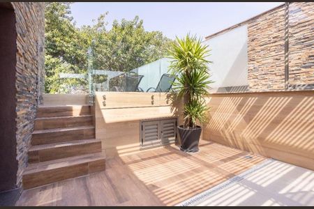 Casa de condomínio à venda com 593m², 4 quartos e 4 vagas Casa de condomínio à venda com 593m², 4 quartos e 4 vagasÁrea Externa