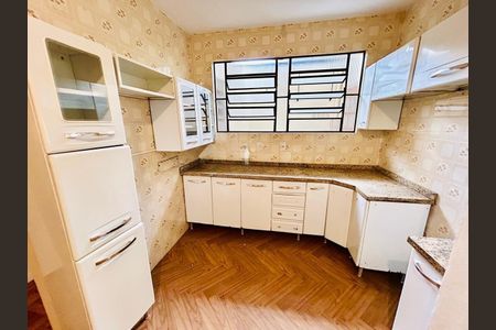 Casa para alugar com 264m², 4 quartos e 5 vagas