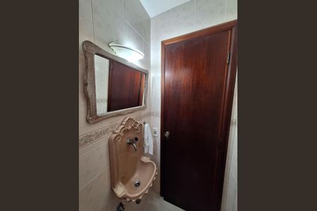 Casa de condomínio à venda com 417m², 4 quartos e 2 vagas Casa de condomínio à venda com 417m², 4 quartos e 2 vagasLavabo
