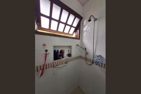 Casa de condomínio à venda com 417m², 4 quartos e 2 vagas Casa de condomínio à venda com 417m², 4 quartos e 2 vagasBanheiro da Suíte 1