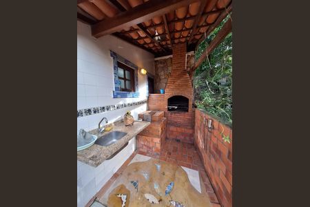 Casa de condomínio à venda com 417m², 4 quartos e 2 vagas Casa de condomínio à venda com 417m², 4 quartos e 2 vagasÁrea externa