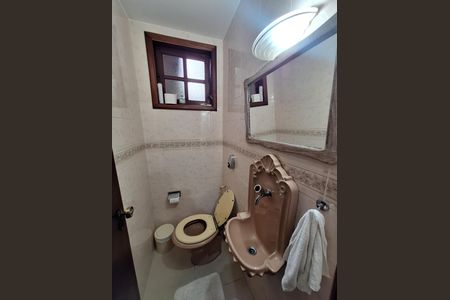 Casa de condomínio à venda com 417m², 4 quartos e 2 vagas Casa de condomínio à venda com 417m², 4 quartos e 2 vagasLavabo