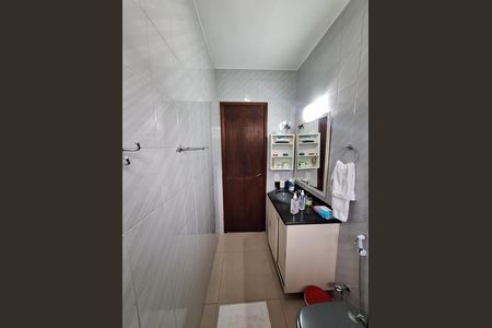 Casa de condomínio à venda com 417m², 4 quartos e 2 vagas Casa de condomínio à venda com 417m², 4 quartos e 2 vagasBanheiro da Suíte 3