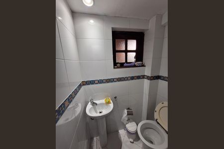 Banheiro Social de casa de condomínio à venda com 4 quartos, 417m² em Matapaca, Niterói