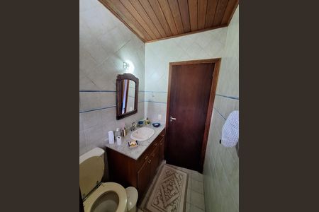 Casa de condomínio à venda com 417m², 4 quartos e 2 vagas Casa de condomínio à venda com 417m², 4 quartos e 2 vagasBanheiro da Suíte 4