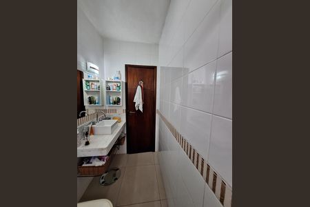 Casa de condomínio à venda com 417m², 4 quartos e 2 vagas Casa de condomínio à venda com 417m², 4 quartos e 2 vagasBanheiro da Suíte 1