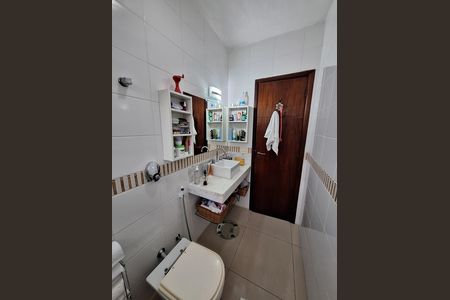 Casa de condomínio à venda com 417m², 4 quartos e 2 vagas Casa de condomínio à venda com 417m², 4 quartos e 2 vagasBanheiro da Suíte 1