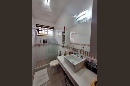 Casa de condomínio à venda com 417m², 4 quartos e 2 vagas Casa de condomínio à venda com 417m², 4 quartos e 2 vagasBanheiro da Suíte 1