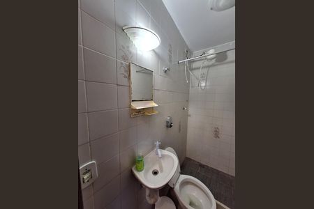 Casa de condomínio à venda com 417m², 4 quartos e 2 vagas Casa de condomínio à venda com 417m², 4 quartos e 2 vagasBanheiro de serviço