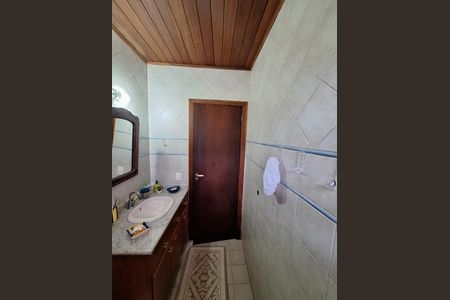 Casa de condomínio à venda com 417m², 4 quartos e 2 vagas Casa de condomínio à venda com 417m², 4 quartos e 2 vagasBanheiro da Suíte 4