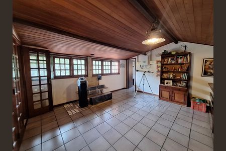 Casa de condomínio à venda com 417m², 4 quartos e 2 vagas Casa de condomínio à venda com 417m², 4 quartos e 2 vagasSala 3