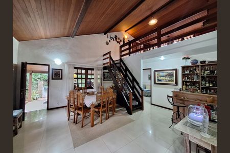 Casa de Condomínio à venda com 4 quartos, 417m² em Matapaca, Niterói