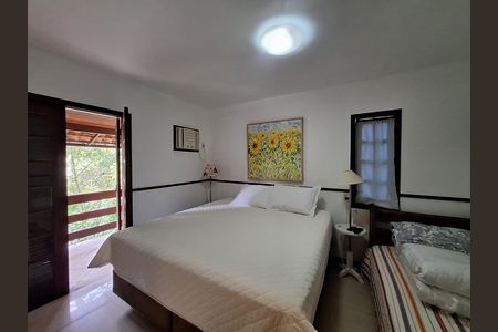 Casa de condomínio à venda com 417m², 4 quartos e 2 vagas Casa de condomínio à venda com 417m², 4 quartos e 2 vagas Suíte 3