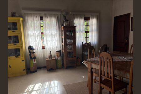 Casa de condomínio à venda com 417m², 4 quartos e 2 vagasSala
