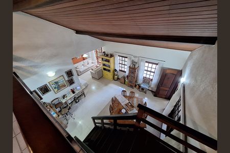 Casa de condomínio à venda com 417m², 4 quartos e 2 vagas Casa de condomínio à venda com 417m², 4 quartos e 2 vagasSala