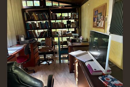 Casa de condomínio à venda com 417m², 4 quartos e 2 vagasSala