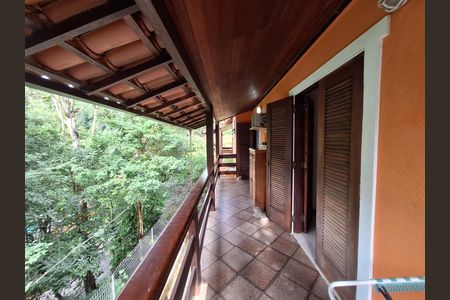 Varanda de casa de condomínio à venda com 4 quartos, 417m² em Matapaca, Niterói