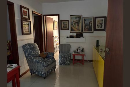 Casa de condomínio à venda com 417m², 4 quartos e 2 vagasSala