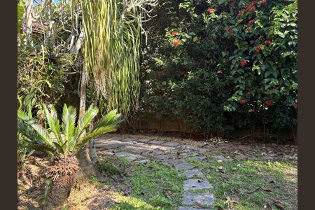 Casa de condomínio à venda com 417m², 4 quartos e 2 vagasQuintal