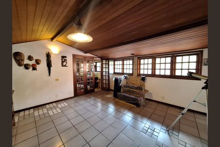 Casa de condomínio à venda com 417m², 4 quartos e 2 vagas Casa de condomínio à venda com 417m², 4 quartos e 2 vagasSala 3